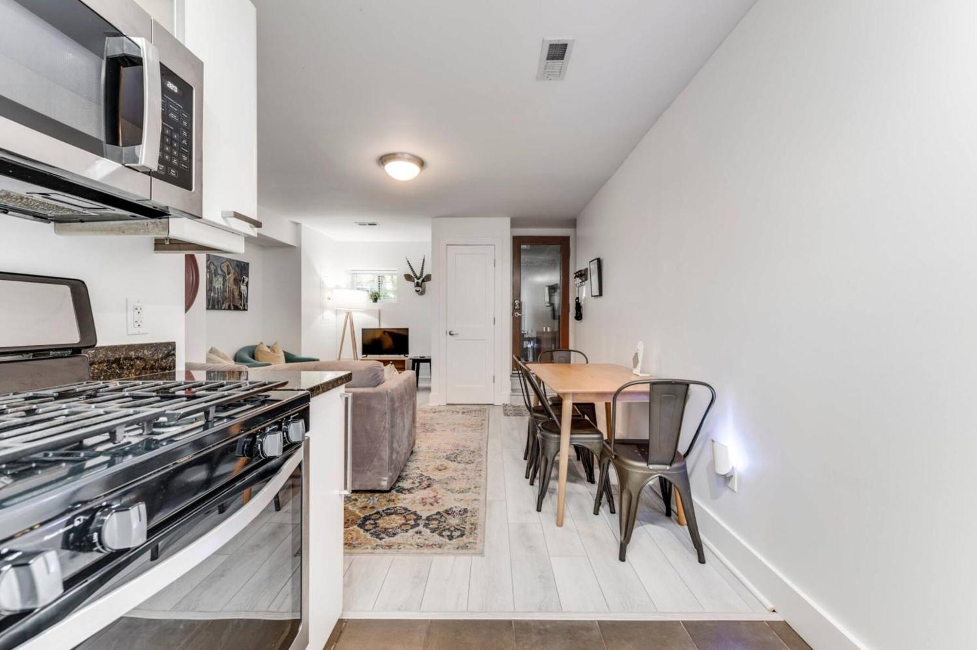 Charming 2bd1ba In Hip Area - Near Metro Apartment *