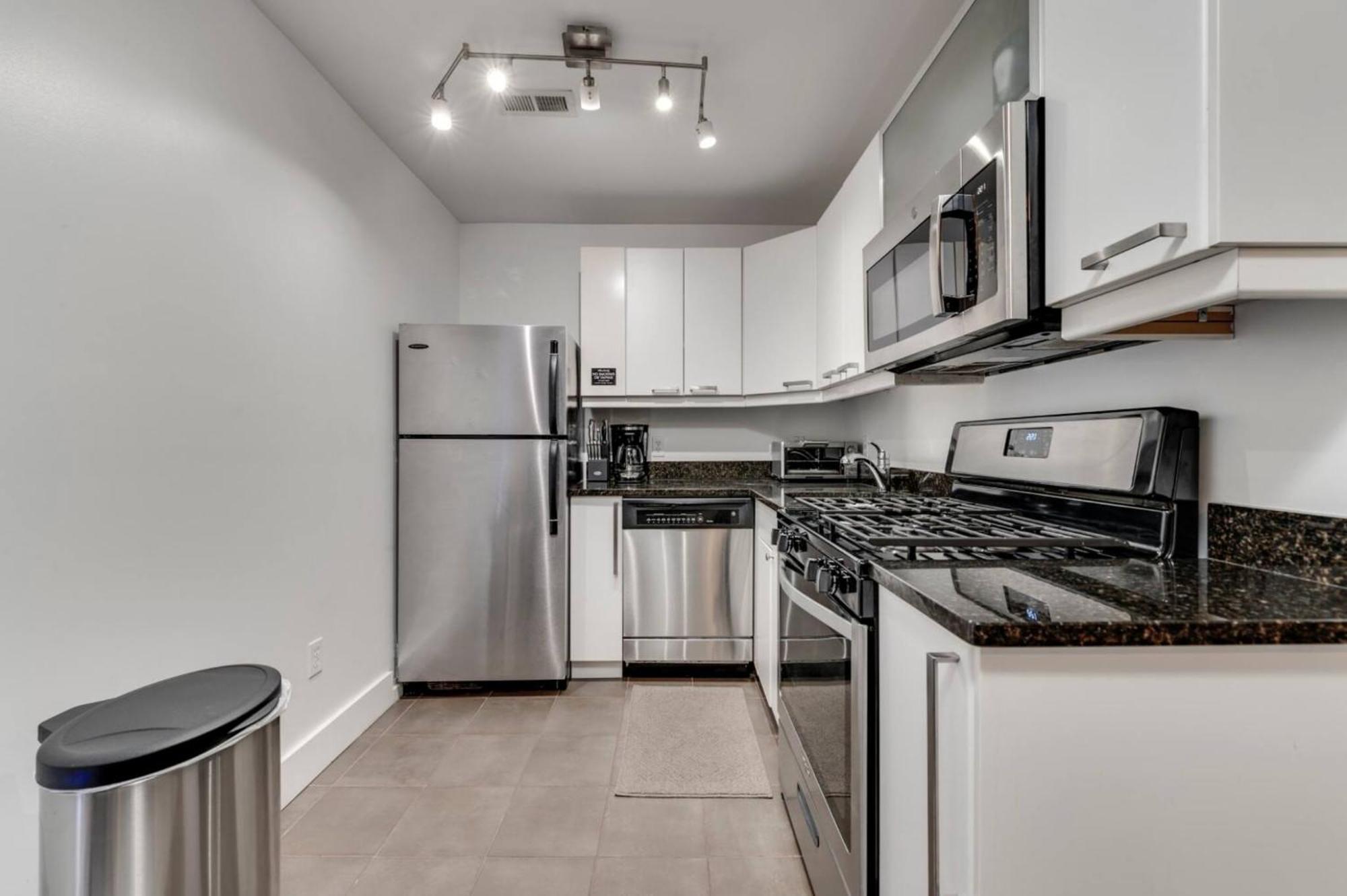Charming 2bd1ba In Hip Area - Near Metro *