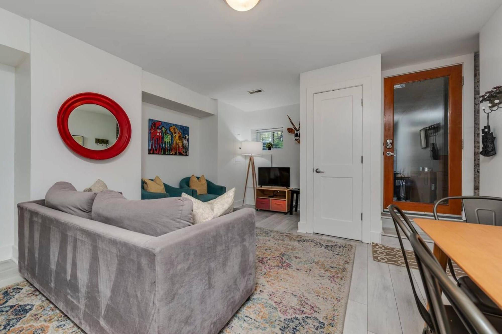 Charming 2bd1ba In Hip Area - Near Metro