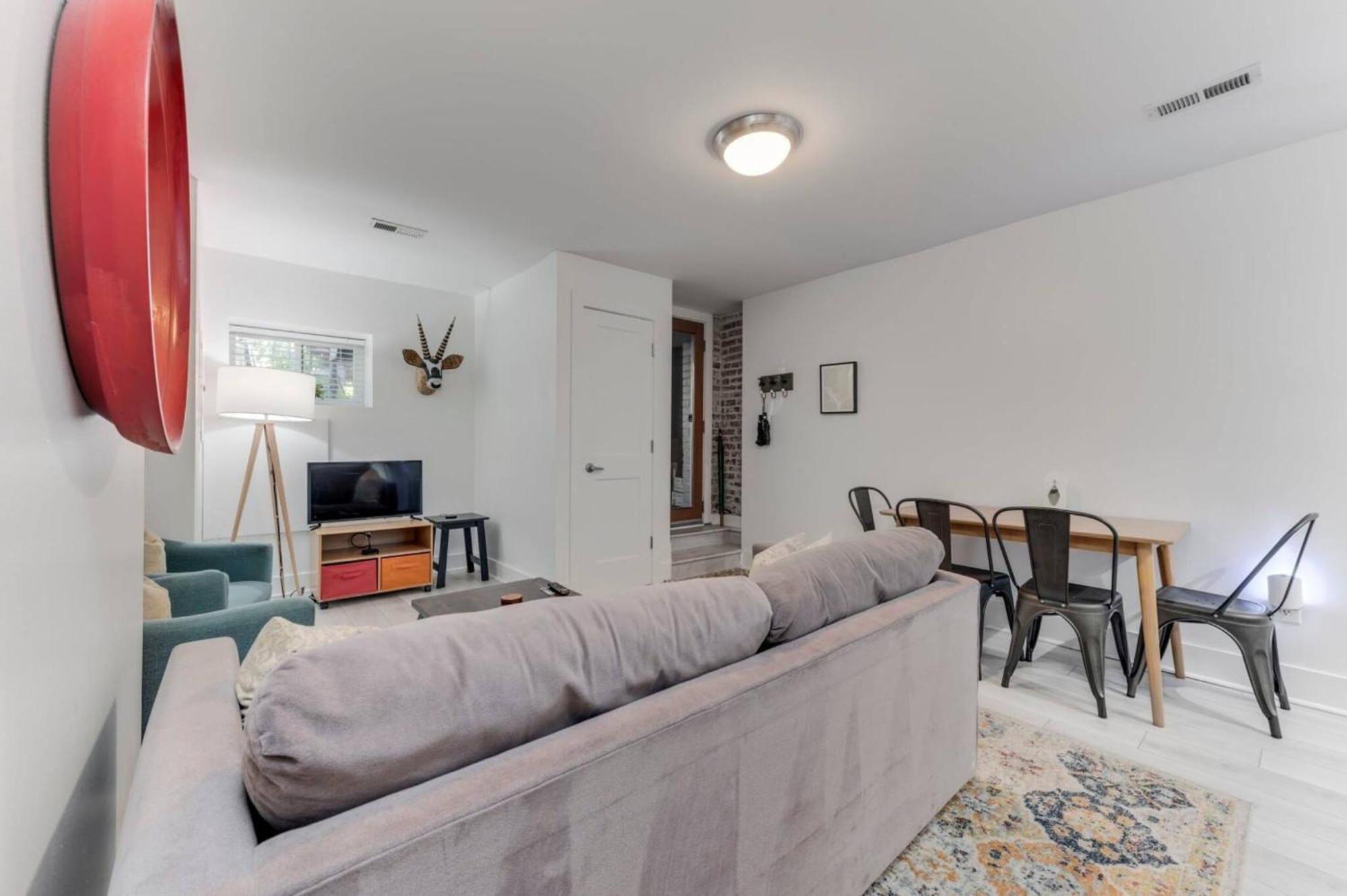 Charming 2bd1ba In Hip Area - Near Metro Washington